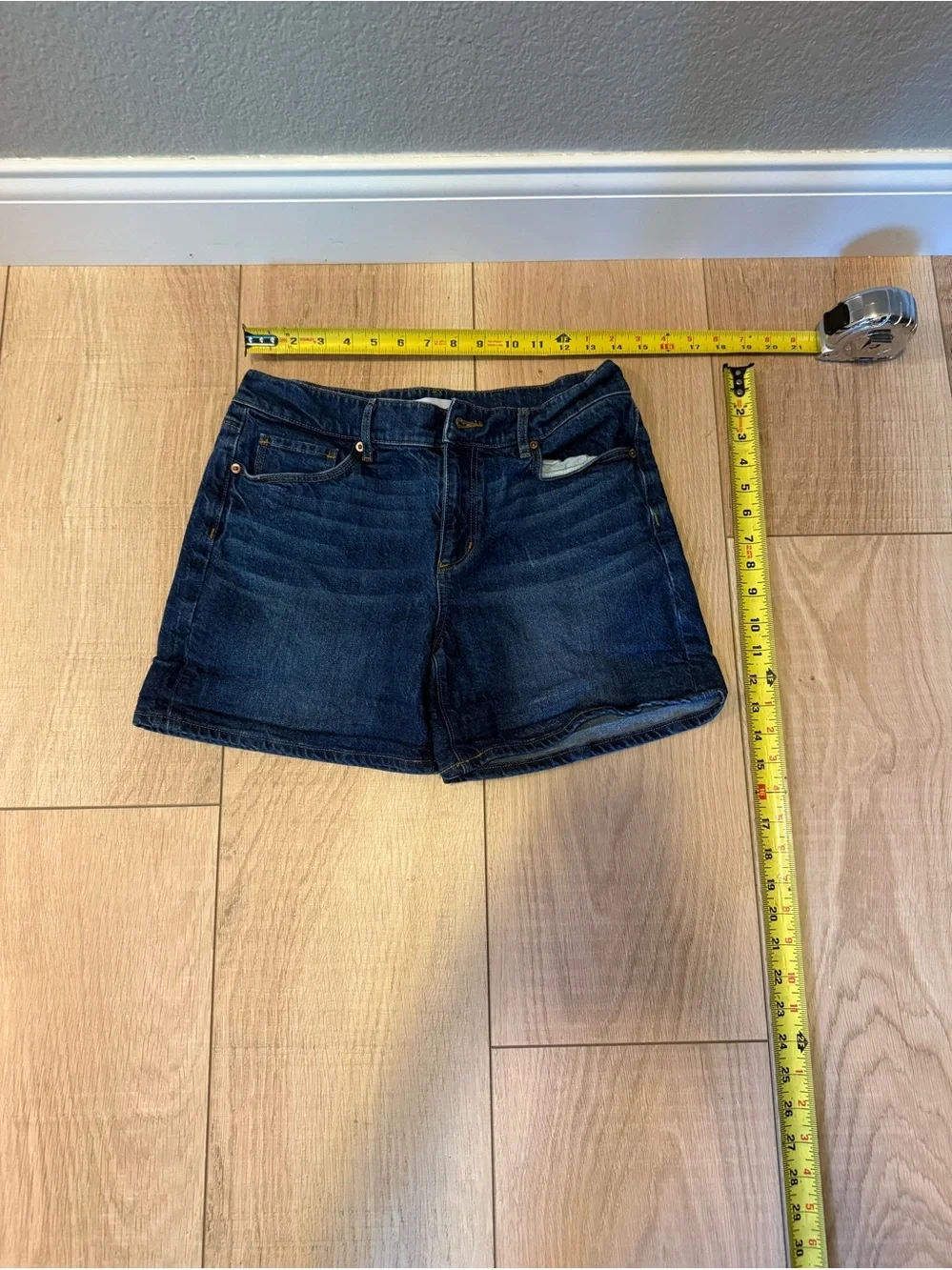 ♥️ LOFT Mid Rise Denim Shorts Size 27/4 Medium Wash Jean Shorts